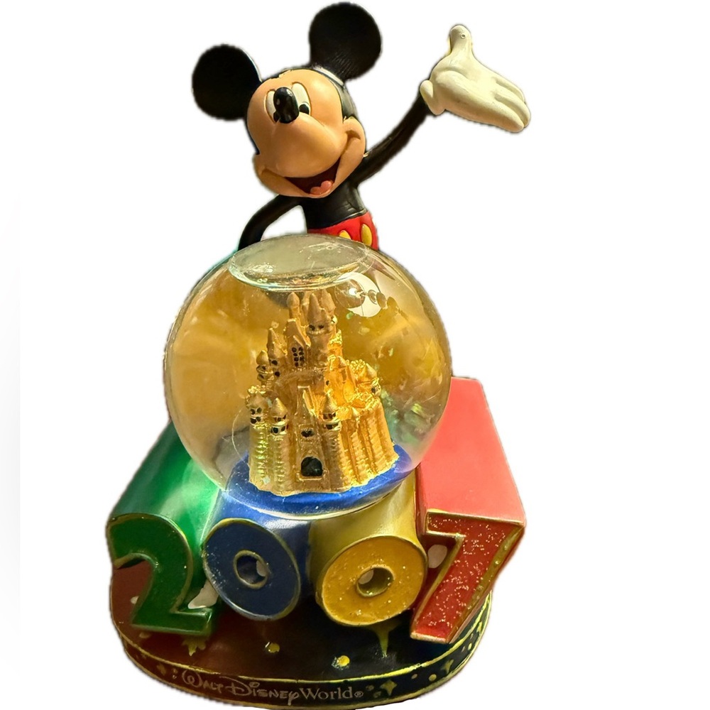 WALT DISNEY 2007 Mickey Mouse Small Castle Snow Globe